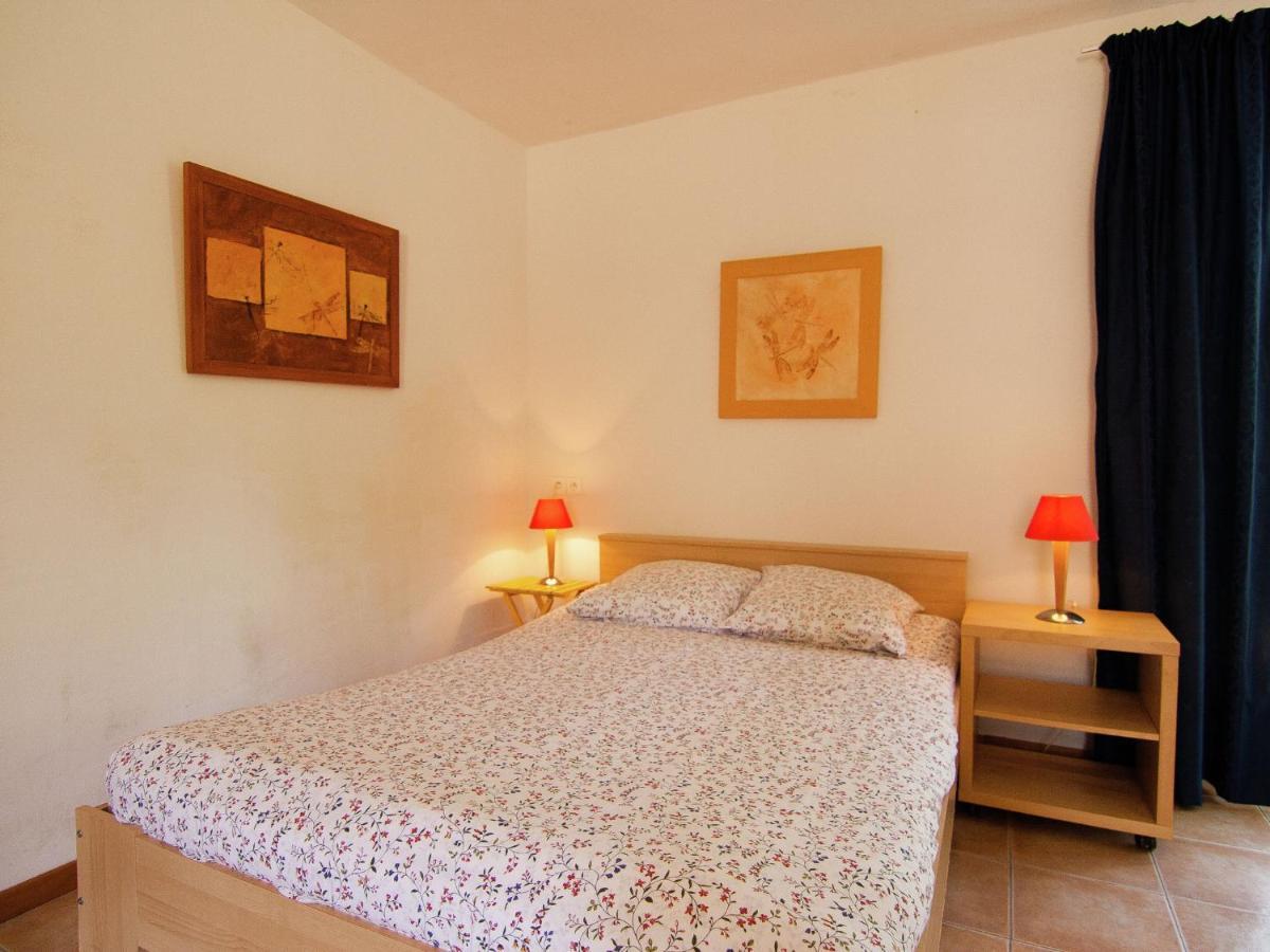 ביינאק-אה-סאזנאק Charming Gite With Pool In Vezac מראה חיצוני תמונה